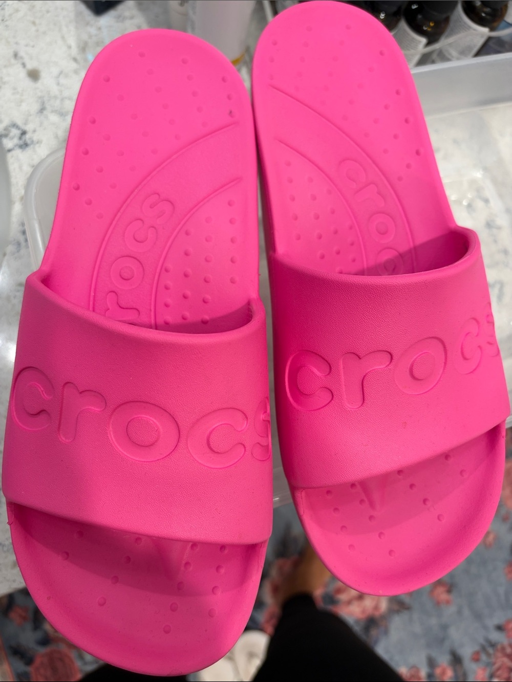 Crocs womens Classic Slide - Bright hot Pink